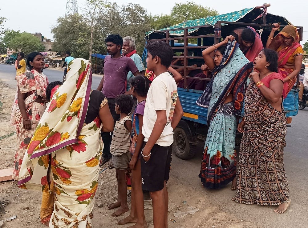 Fatehpur Accident, Soumya is safe,. Inayats body was found from Kanpur Dehat] Family members clashed fiercely