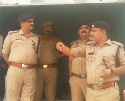 Fatehpur Saraf robbery, fearless novice crook captured in CCTV, police have formed five teams