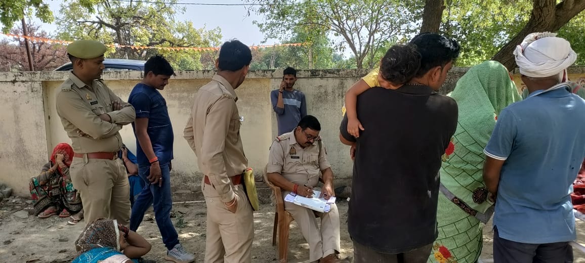 old woman died due to collision with unknown vehicle in Hamirpur, the accident happened while crossing the roa