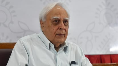 laws: ‘संदेह के आधार पर गिरफ्तारी’ के प्रावधानों पर सिब्बल नाराज, कहा- स्वतंत्रता से वंचित नहीं किया जा सकता MP kapil Sibal criticises of British-era origin of criminal laws
