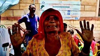 Homeless people protest at the residence of IAS Tina Dabi