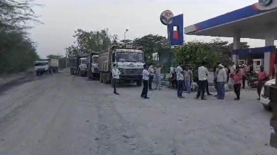CM Flying and RTA raid overloaded vehicles in Narnaul