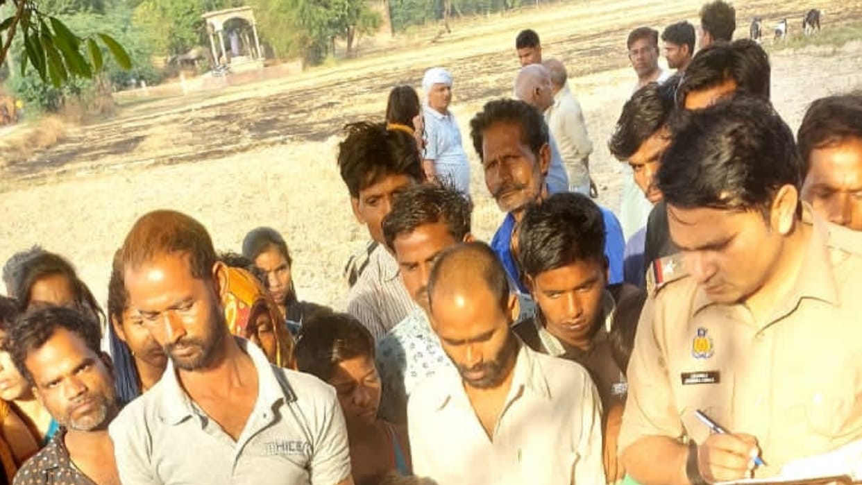A labourer found hanging in a village of bachhrawan in raebareli.