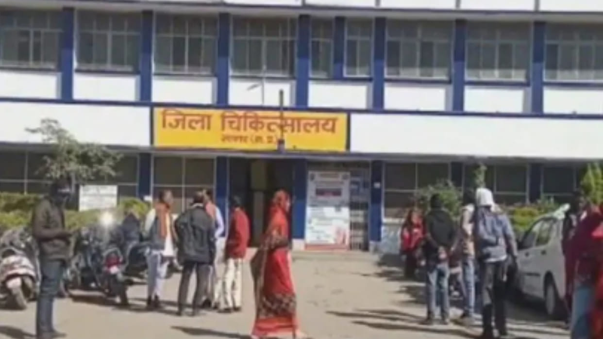 Sagar: Cylinder burst while welding work in workshop, four workers seriously injured