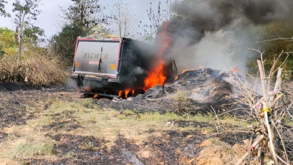 Truck fire in Korba created panic in the whole area