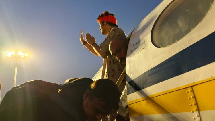 Baba Bageshwar: People entered inside Patna airport, surrounded the chartered plane of Pt Dhirendra Shastri