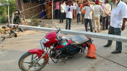 आंधी का कहर: पीलीभीत में बिजली का खंभा गिरने से बाइक सवार किसान की मौत, बरेली में सड़कों पर पेड़ गिरे farmer dies due to falling electric pole while storm in Pilibhit