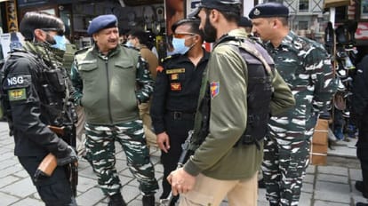जी 20 बैठक: जम्मू-कश्मीर पुलिस व यातायात विभाग के अफसरों ने घाटी में डाला डेरा, सभी चौराहों पर अधिकारी तैनात G20 meeting: Jammu Kashmir police and traffic department officers camped valley