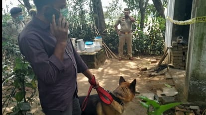 Murder in Bijnor: आम के बाग में मिला महात्मा का शव, हत्या की आशंका, जांच में जुटी पुलिस Murder in Bijnor: Mahatma dead body found in garden