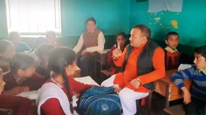 bjp mla dr. janak raj take class Students of Pangi Primary School ignorant about name of country