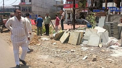 MP News: Encroachment removed on the highway passing through Rajgarh, pebble blocks are to be installed