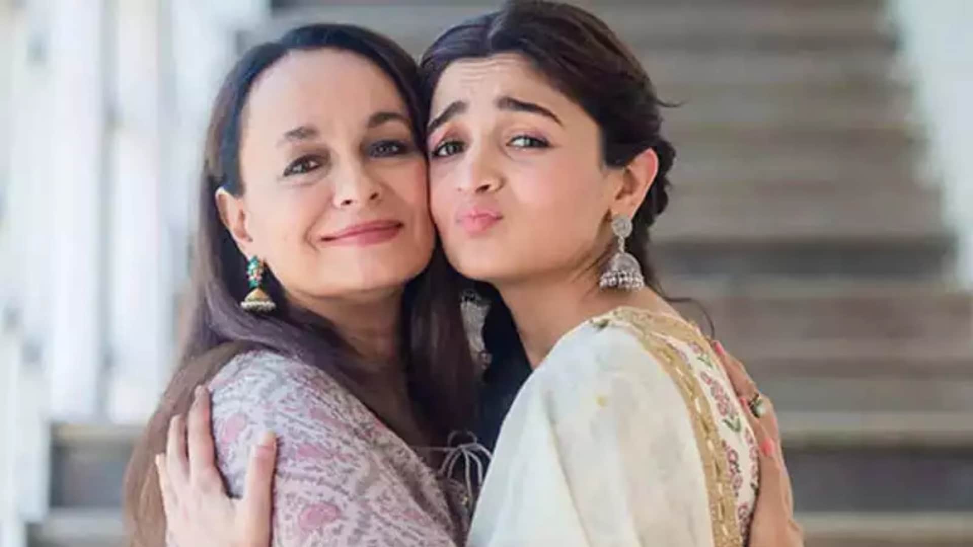Bollywood Actress Looks Like Of Their Mother Sara Ali Khan to Alia Bhatt