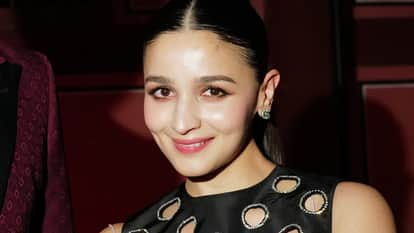 rocky aur rani kii prem kahaani star Alia Bhatt okay with being called clown as long as cheque comes on time