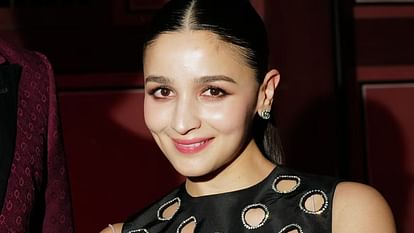 Alia Bhatt grandfather Narendra razdan admitted in hospital in critical condition actress cancels foreign trip