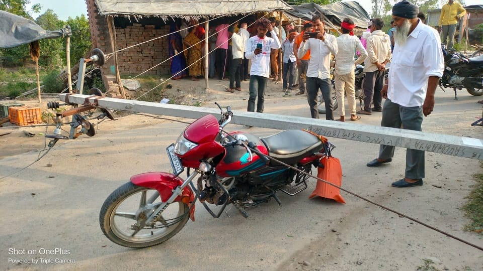 farmer dies due to falling electric pole while storm in Pilibhit