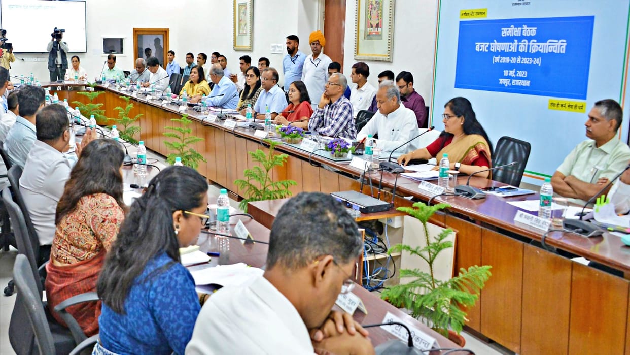 CM Ashok Gehlot held a review meeting of budget announcements