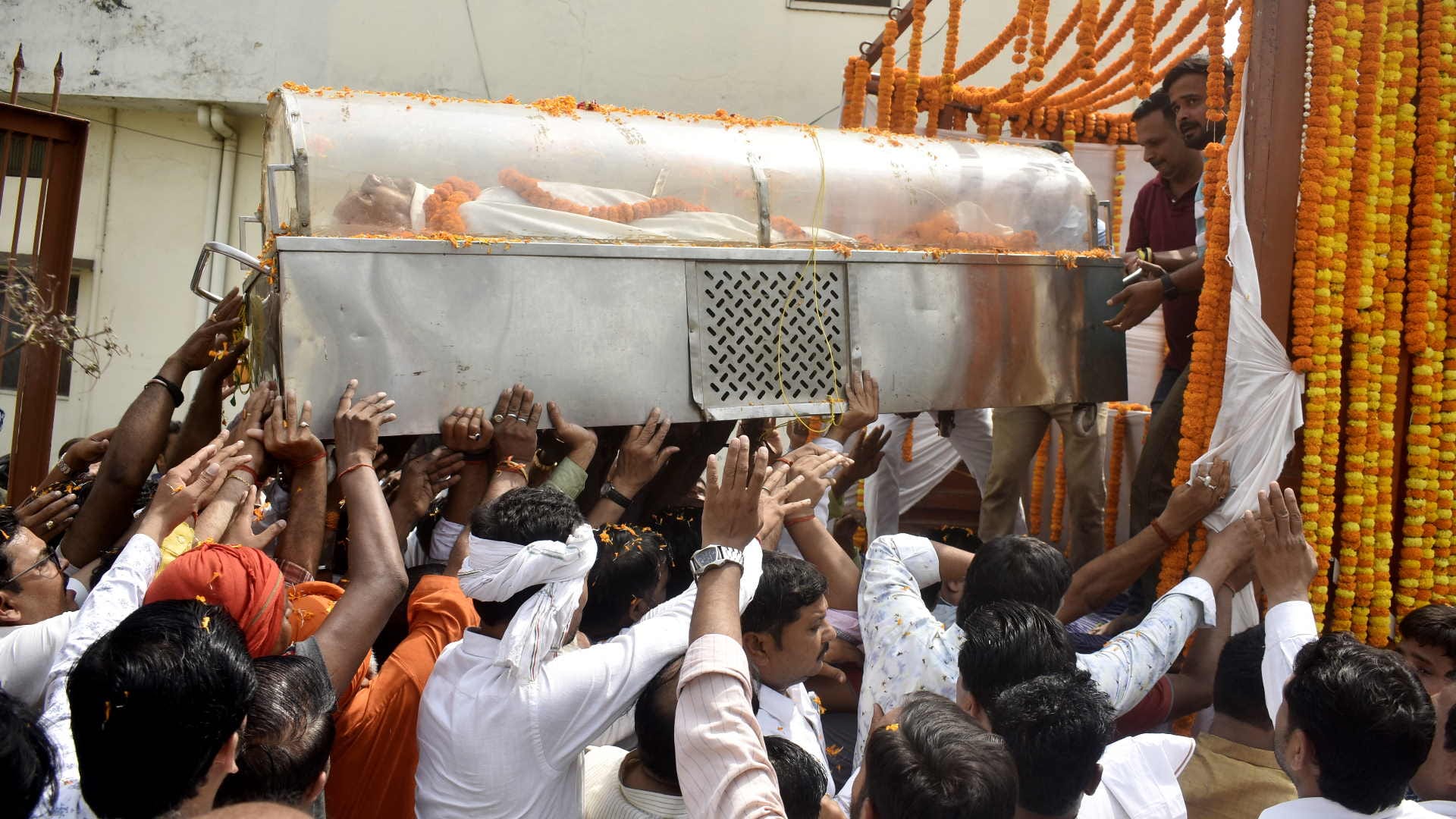 Former Minister Harishankar Tiwari Funeral held at Muktidham in Badhalganj