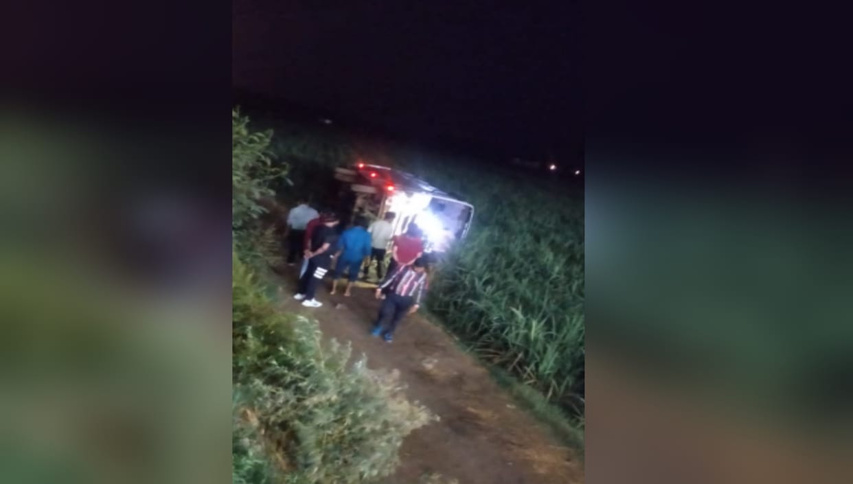 Muzaffarnagar: bus going from Delhi to Haridwar overturned afterdriver fell asleep, six injured