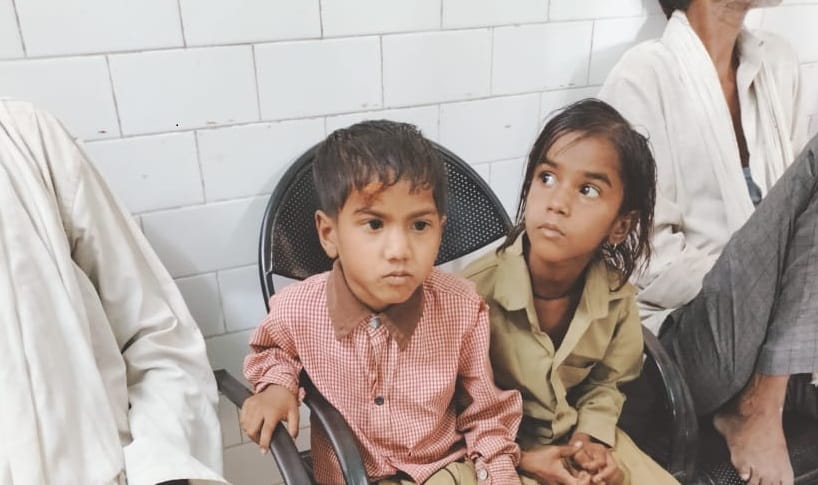 Shameful act of parents  in kanpur, Rubbed the finger of the innocent in the wall] Also broke the head