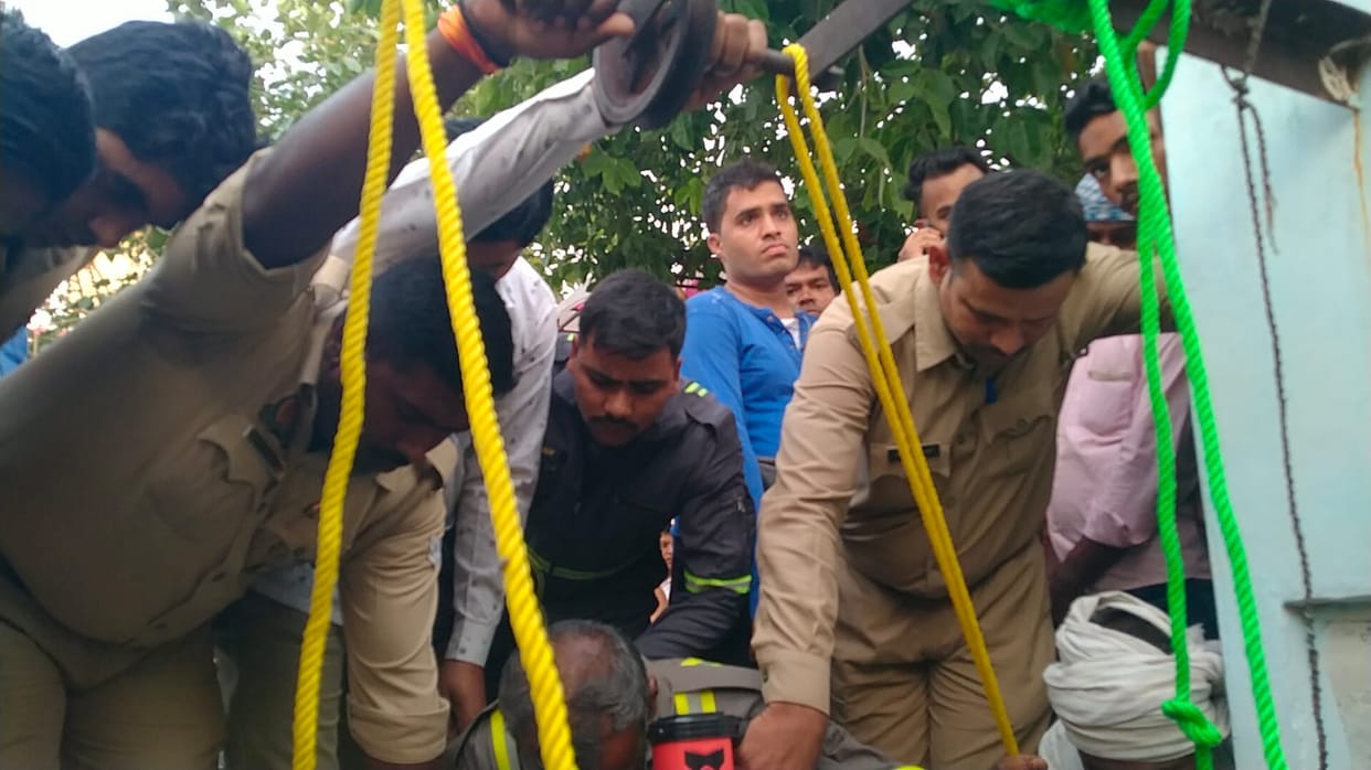 Student fell into the well while playing, came out safely within 20 minutes, major accident was averted