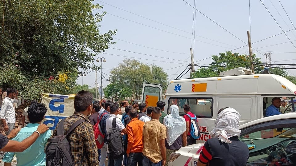 Worker serving AC in cafe in Bhiwani got electrocuted, incident happened in front of Sadar police station
