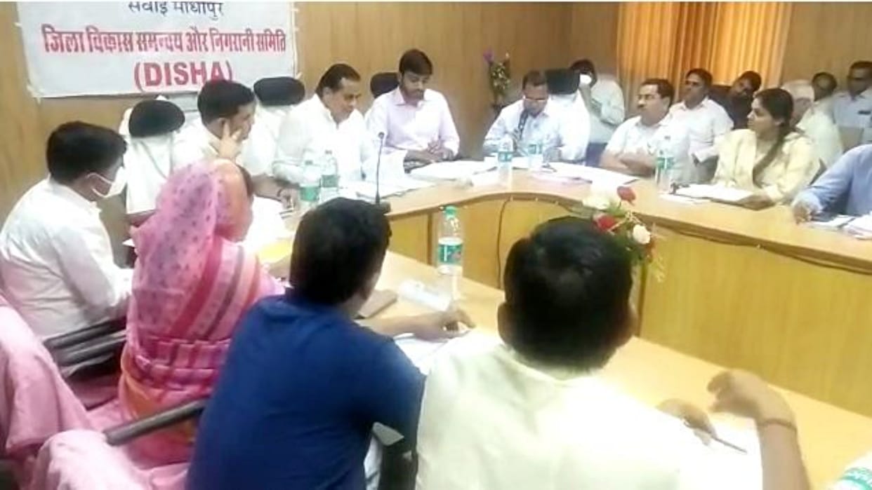 BJP MP Jaunpuria reprimanded officers in Sawai Madhopur