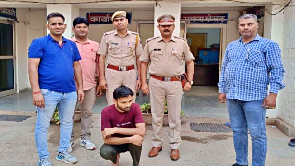 Calling himself a henchman of Lawrence Bishnoi, asked for 10 lakhs from the doctor