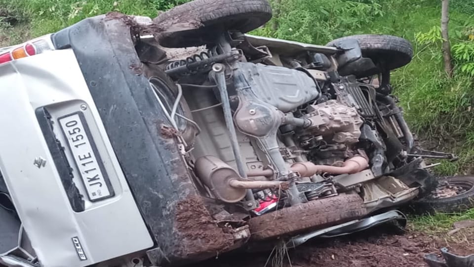 Rajouri Accident: car full of passengers fell into 50 feet deep gorge nine injured