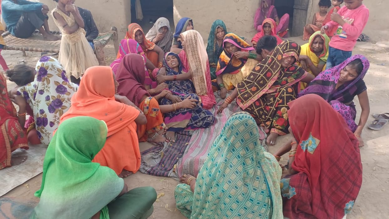 Mirzapur Accident: Boy died after falling from the roof under suspicious circumstances, there was chaos in the