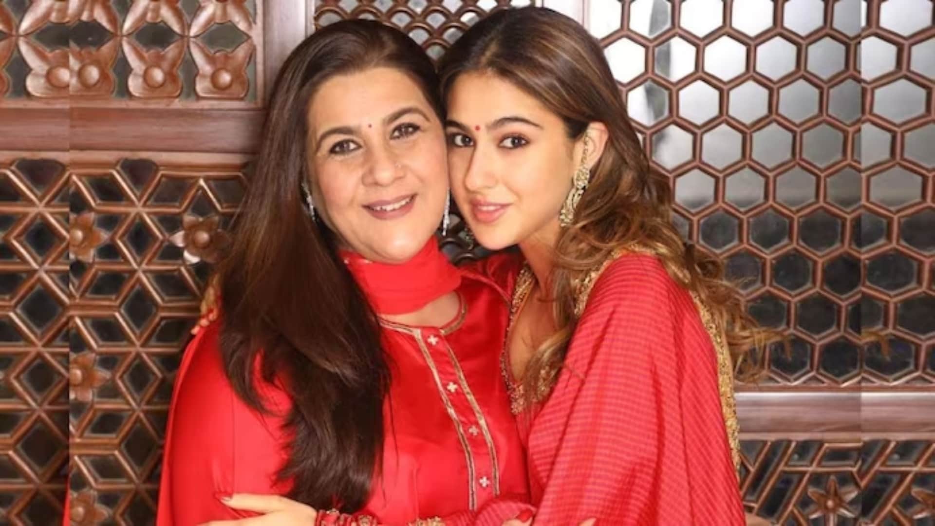 Bollywood Actress Looks Like Of Their Mother Sara Ali Khan to Alia Bhatt