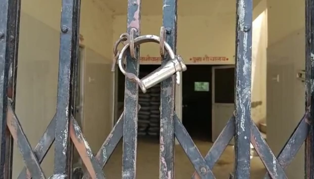 Sawai Madhopur Handcuffed in public toilet Know the whole matter
