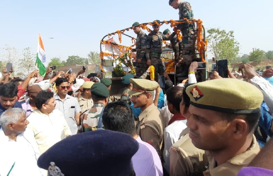 CM Yogi announced RS 50 lakh and government job to family of martyr jawan of Chandauli