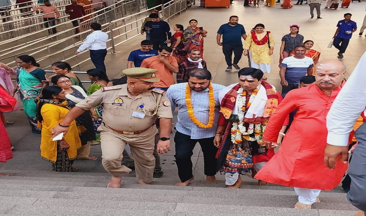 Kumar Vishwas Worship in Kashi Vishwanath temple said Varanasi transformed in new style