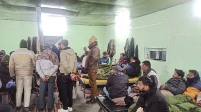 himachal news: 110 passengers rescue from baralacha pass