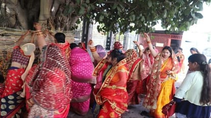 Vat Savitri Vrat Puja Women kept Nirjala Vrat in the scorching heat