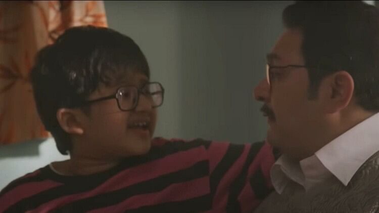 Yeh Meri Family Season 2 Review: Arunabh Kumar's team stuck in the winter of '94, neither the quilt nor the story. 2 Yeh Meri Family Season 2 Review Hetal Gara Rajesh Kumar Veena Mehta Starrer Web Series