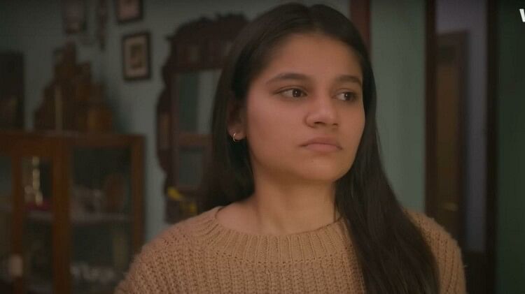 Yeh Meri Family Season 2 Review: Arunabh Kumar's team stuck in the winter of '94, neither the quilt nor the story. 3 Yeh Meri Family Season 2 Review Hetal Gara Rajesh Kumar Veena Mehta Starrer Web Series