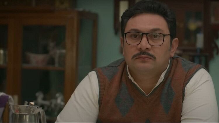Yeh Meri Family Season 2 Review: Arunabh Kumar's team stuck in the winter of '94, neither the quilt nor the story. 5 Yeh Meri Family Season 2 Review Hetal Gara Rajesh Kumar Veena Mehta Starrer Web Series