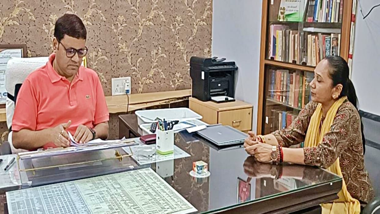 Cheating with villagers in the name of Patharia MLA Rambai in Damoh