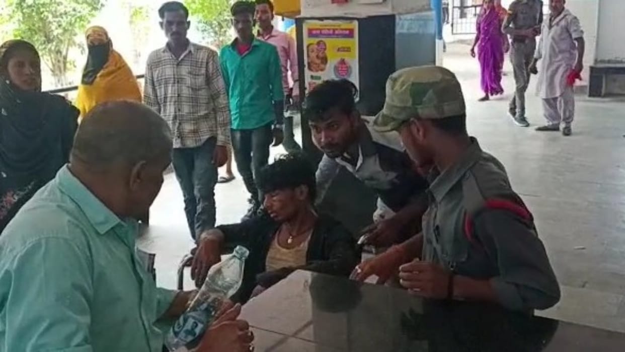 Fierce collision between high speed tractor and bike in Supaul, wife died, husband's condition critical
