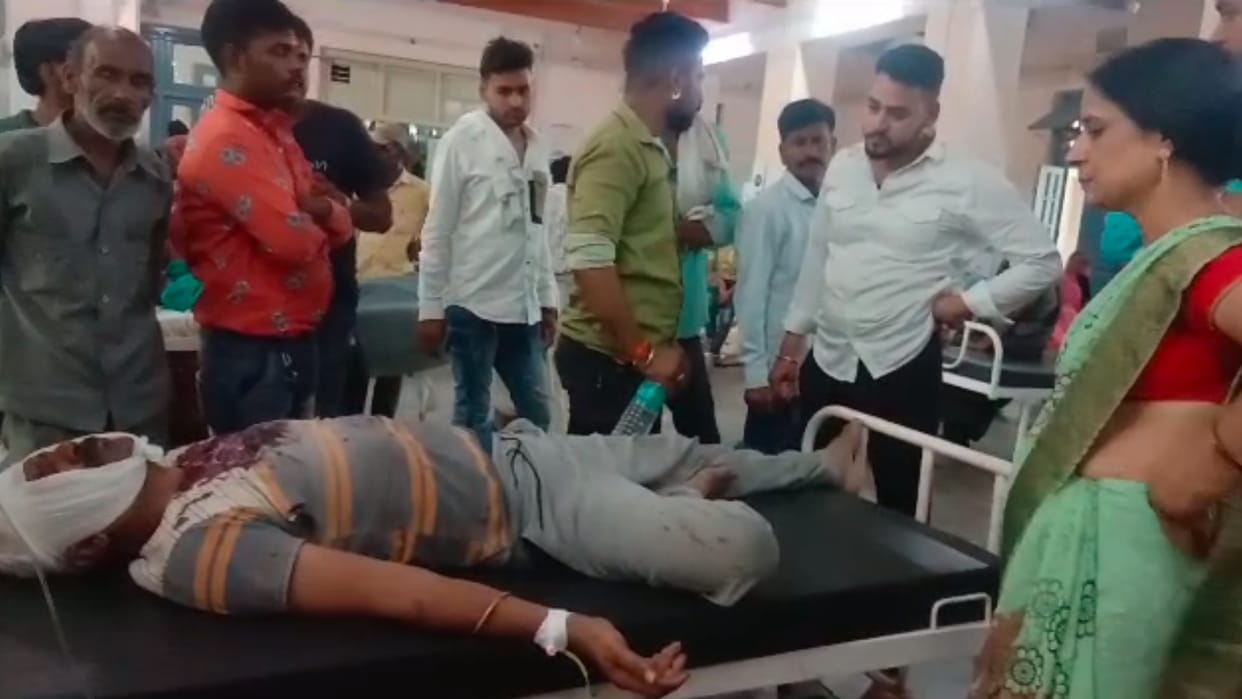 Controversy over the matter of commission to bring passengers to the hotel, a young man attacked with a sword
