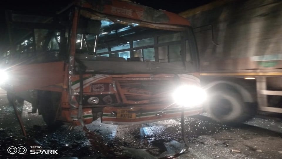 Roadways bus collided with container on Bareilly Sitapur Highway
