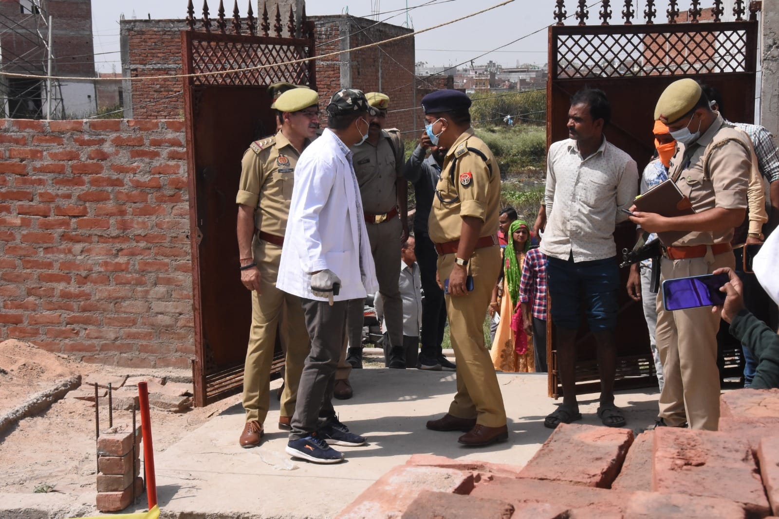 Army Jawan killed the first wife to live with the second, dug grave in the house, told people there is a sewer
