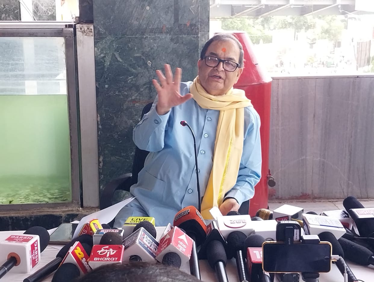 Bageshwar Dham: Summer Kalnamiyo, Acharya Kishore Kunal will write a book on Dhirendra Shastri, Mahavir Mandir