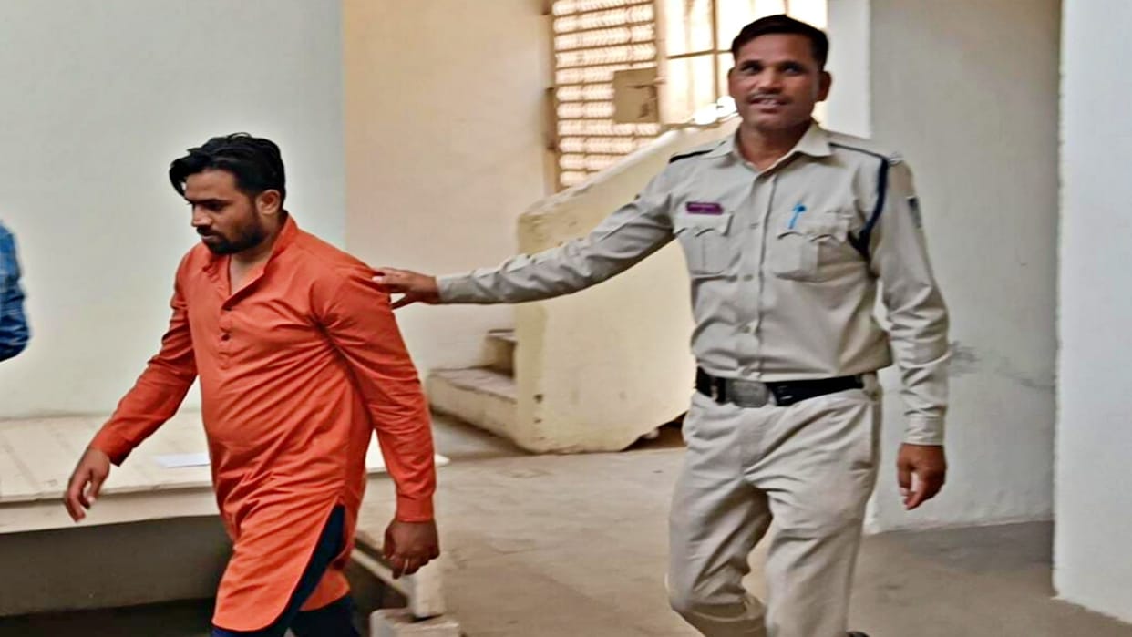Youth reached to surrender after killing in Ujjain court