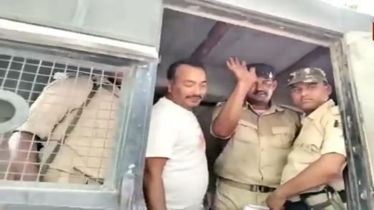 Rais Khan, absconding in the murder of two including a constable in Siwan, surrendered in the court