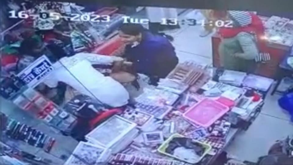Old business partner attacked for outstanding Rupees in Hisar, whole incident recorded in CCTV