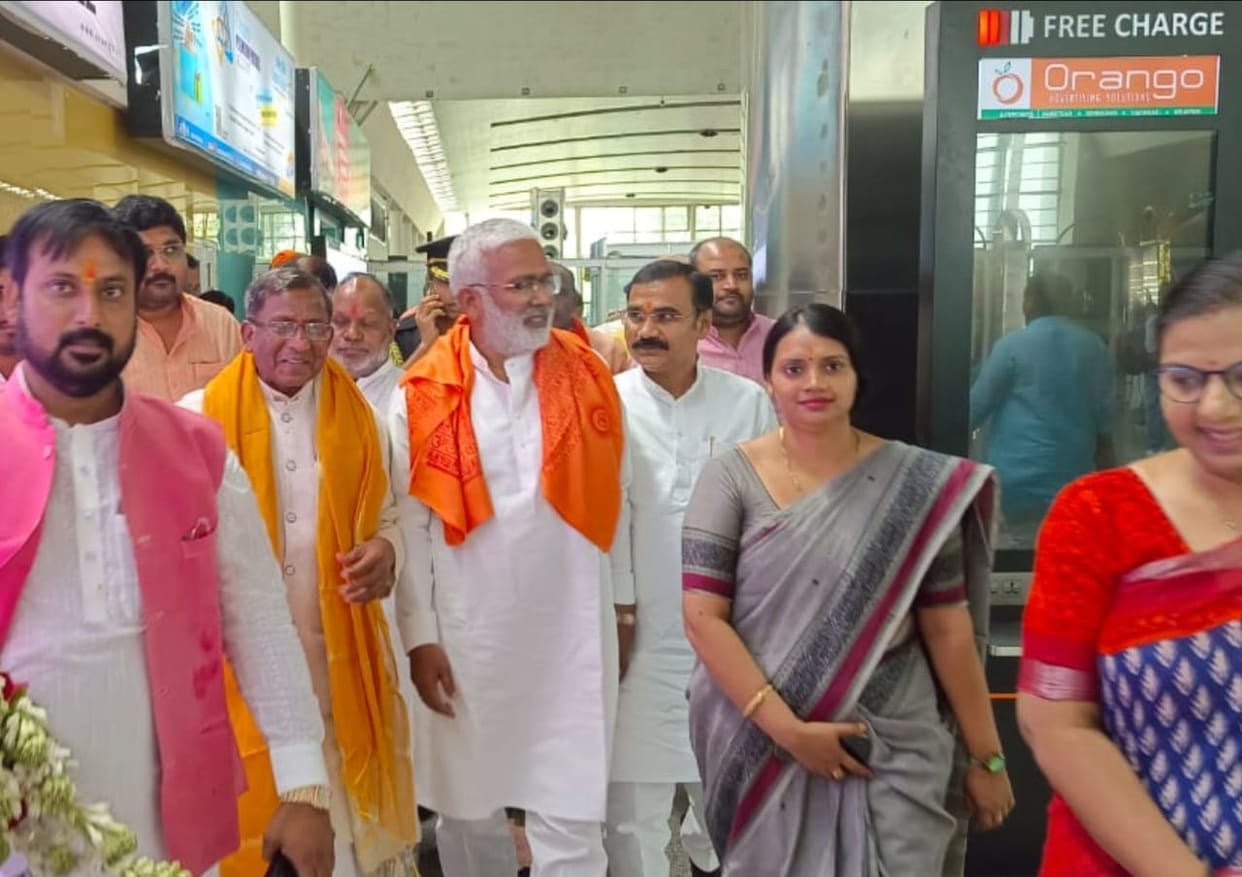 Governor of Sikkim reached Kashi, Water Power Minister Swatantra Dev Singh was also present, grand welcome