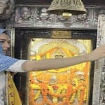 अभिनेत्री प्रीति जिंटा ने बगलामुखी के मंदिर में नवाया शीश