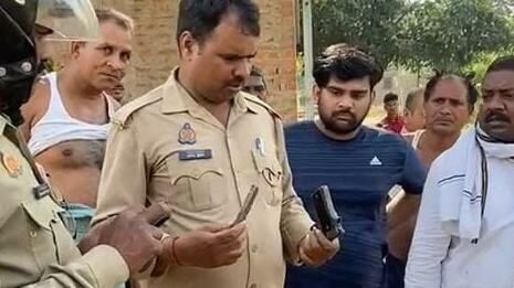 Varanasi: People of two villages fought fiercely, weapons were waved, a pistol recovered, many injured